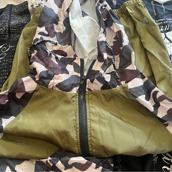Contrast Camo Panel Drawstring Hooded Jacket - Picture 13 of 13
